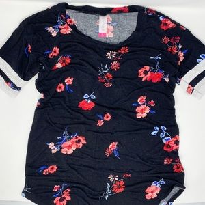 “No Boundaries” Floral Print Tee